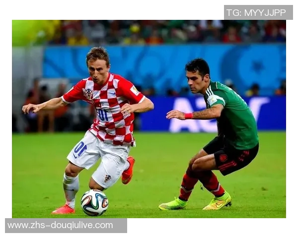 足球顶级球星的传奇之路与他们对全球足球的深远影响